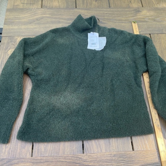 Theory Oversized Turtleneck Sweater in Wool Bouclé Green S - Picture 4 of 9
